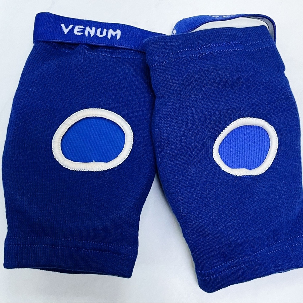 Venum Elbow Pads for Muay Thai/ MMA Size Medium (Blue/White) - Picture 5 of 5
